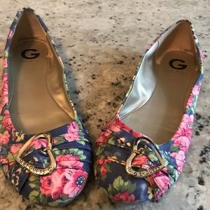 Beautiful GUESS floral ballerina flats